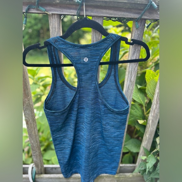 Lululemon Swiftly Tech Racerback. Size 4 - Picture 4 of 5